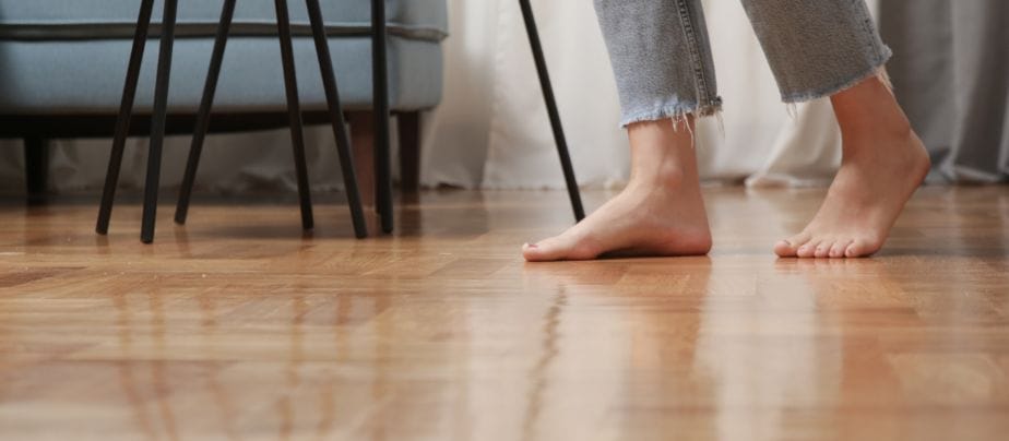 COMFORT BEGINT BIJ DE VLOER, ERVAAR HET ZELF